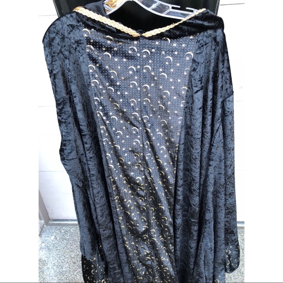 Cloak - Picture 4 of 6